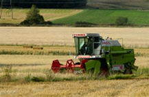 Maskiner underlättar och försnabbar jordbruksarbetet.